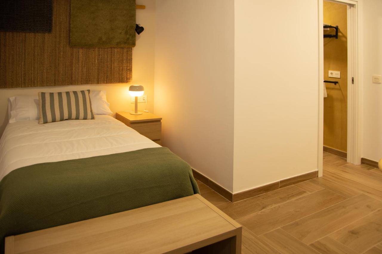 Hotel Los Alamos Boutique Пласенсия Екстериор снимка
