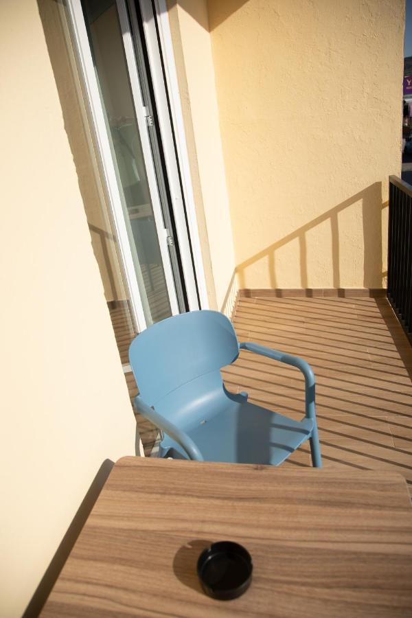 Hotel Los Alamos Boutique Пласенсия Екстериор снимка