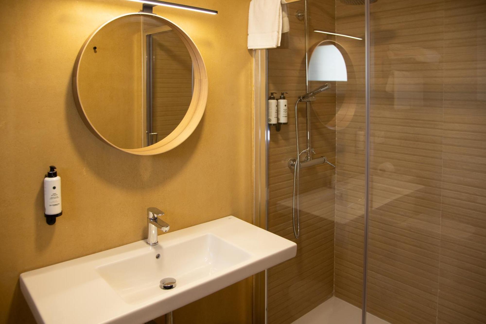 Hotel Los Alamos Boutique Пласенсия Стая снимка